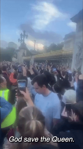 Mourning Britons Gather Outside Buckingham Palace