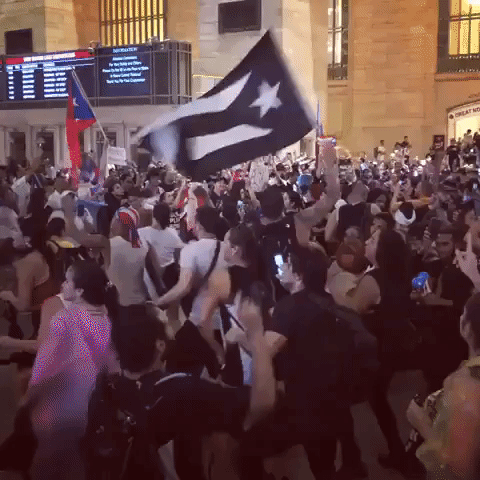 Protesters Swarm Grand Central Terminal, Call on Puerto Rico Governor to Step Down