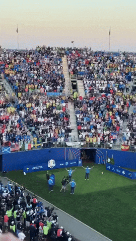 Fans Perform Viking Thunder Clap at Ryder Cup First Tee
