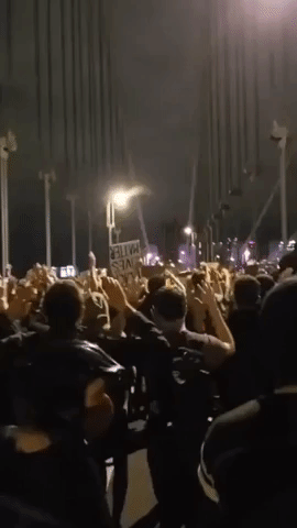 New York Police Blockades Strand Protesters on Manhattan Bridge
