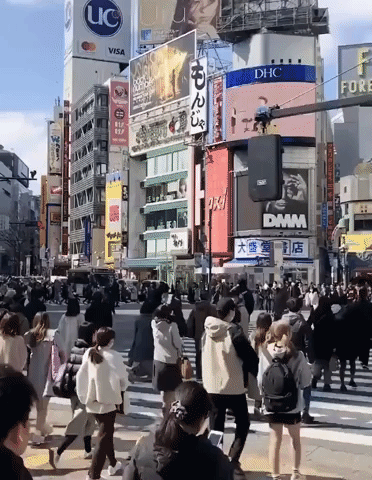 Crowds Reported on Tokyo Streets as Officials Urge Social Distancing