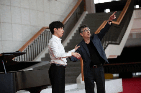 operademontreal giphygifmaker GIF