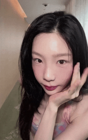 Taeyeon GIF
