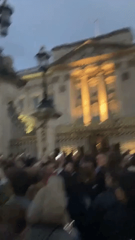 'Somber' Crowd Gathers Outside Buckingham Palace After Queen's Death