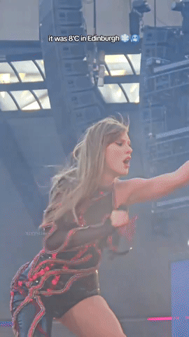 Taylor Swift Seamlessly Wipes Runny Nose 