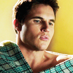 robbie amell GIF
