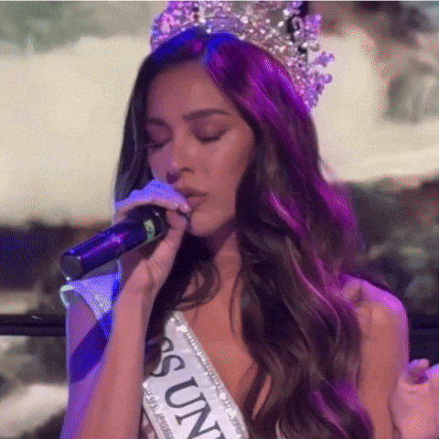 lu_ba giphyupload ecuador venezuela missuniverse GIF