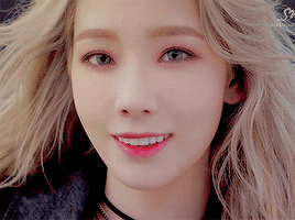 taeyeon GIF
