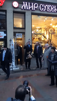 Kerry Speaks to Muscovites After Squeezing in Some Souvenir Shopping