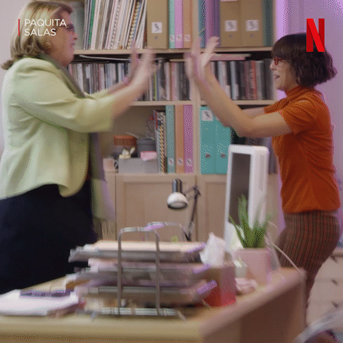 netflix abrazo GIF by Paquita Salas