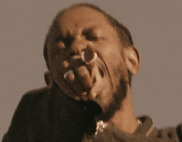 vacilar em espanhol

DESCRIÇÃO DA IMAGEM: O rapper Kendrick Lamar está apontando para alguém e rindo. Ele é um homem de pele marrom, cabelos pretos curtos trançados, barba curta e olhos castanho-escuros. 