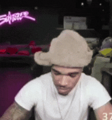 Plaqueboymax GIF