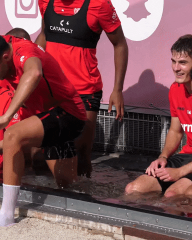 Splashing Patrik Schick GIF by Bayer 04 Leverkusen