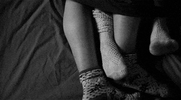 Servicios de compañía para parejas en Colombia 5 Cuddle Snuggle GIF