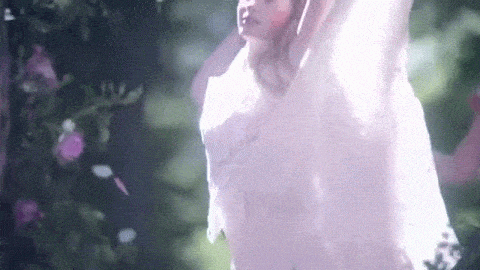 GIF gi-upload ni Tori