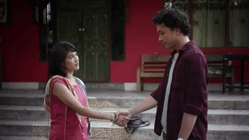 film indonesia handshake cinta shake it off GIF