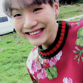 This suga smile melts my heart 😭♥️ He’s so adorable 🥺♥️