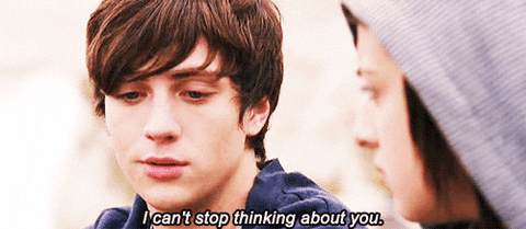 angus-thongs-and-perfect-snogging-gif